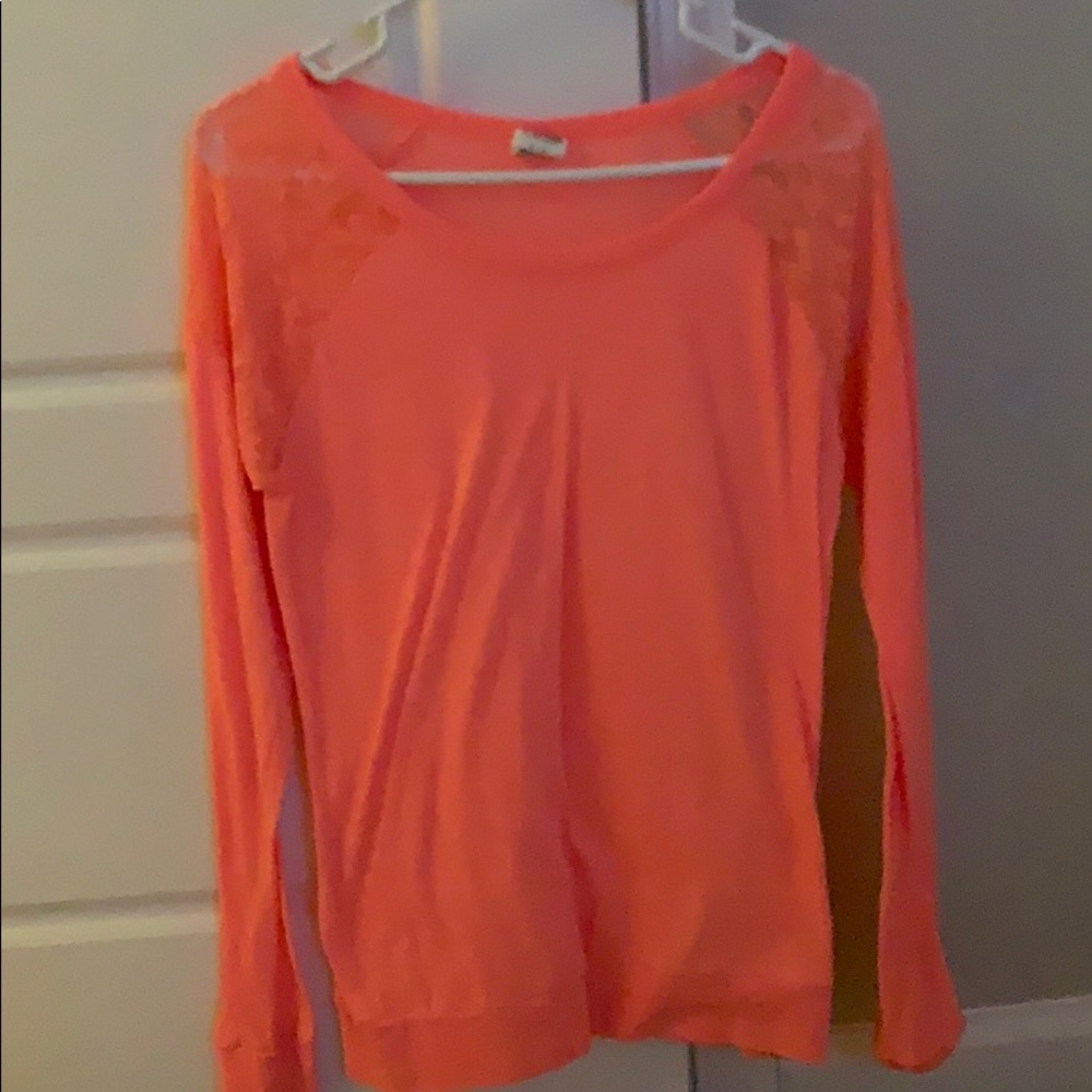 VS Pink women’s top